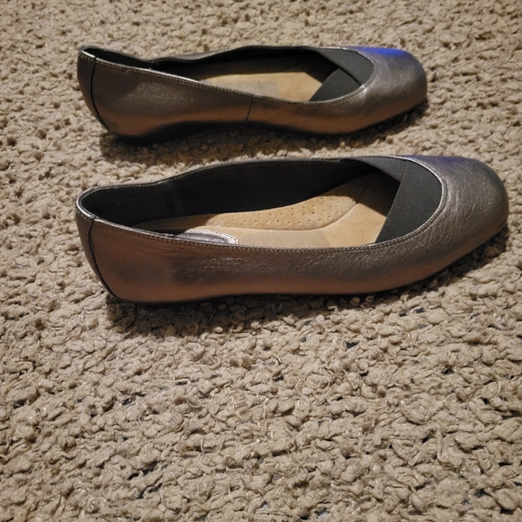 WOMENS MICHELLE D BRONZE BALLET FLAT SHOES SIZE 8.5 - Picture 3 of 13